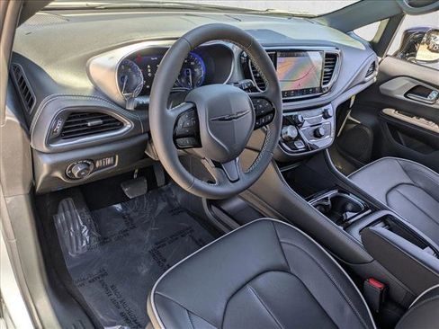 New 2026 Chrysler Pacifica Limited w/ S Appearance Package FWD image 3