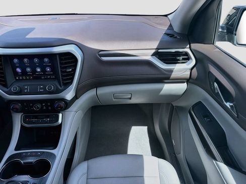 Used 2022 GMC Acadia SLT w/ Technology Package FWD image 18
