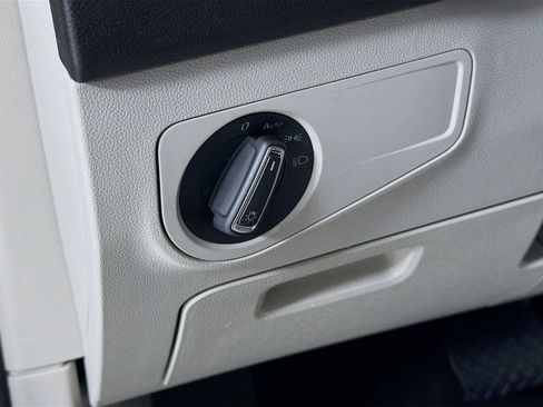 Used 2024 Volkswagen Tiguan SE image 10