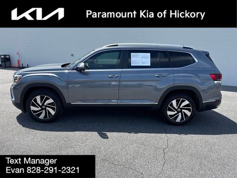 Used 2025 Volkswagen Atlas SEL AWD/4WD image 4