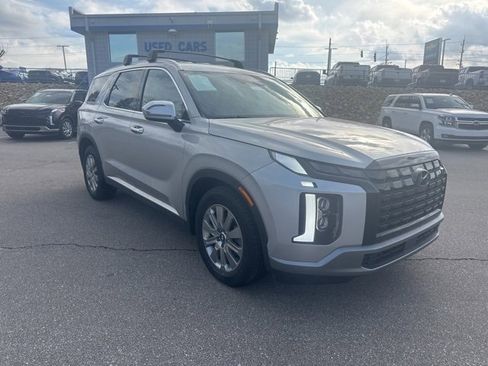 Used 2023 Hyundai Palisade SEL image 2