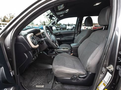 Used 2016 Toyota Tacoma TRD Sport image 24