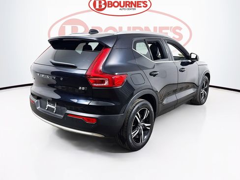 Used 2023 Volvo XC40 B5 Plus image 11