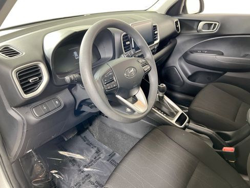 Used 2023 Hyundai Venue SE image 9