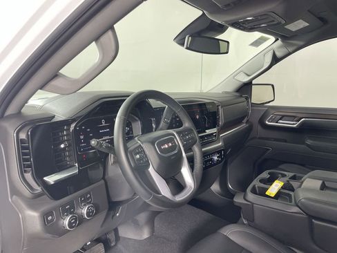 Used 2025 GMC Sierra 1500 SLT image 10