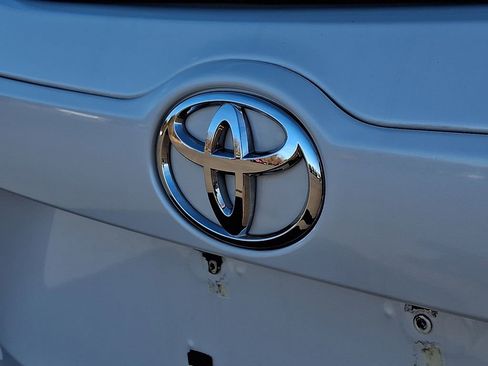 Used 2019 Toyota Highlander LE image 30