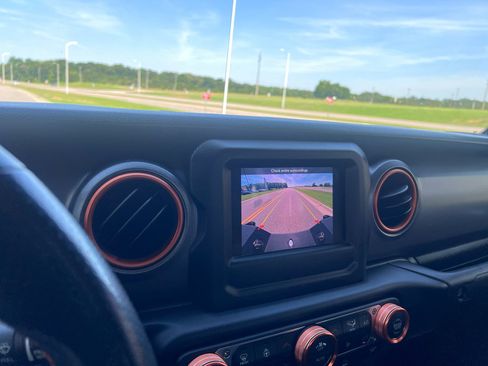 Used 2021 Jeep Gladiator Mojave w/ Cold Weather Group AWD/4WD image 22