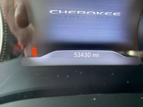 Used 2022 Jeep Cherokee Latitude Lux image 8