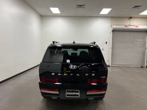 Used 2025 Hyundai Santa Fe Limited image 4