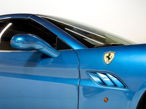 Used 2010 Ferrari California image 22