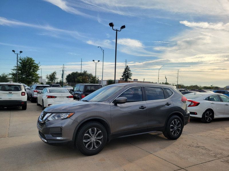 Used 2017 Nissan Rogue S FWD image 3