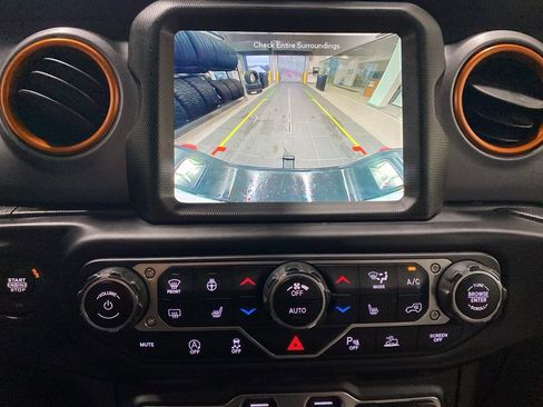 Certified 2021 Jeep Gladiator Mojave image 32