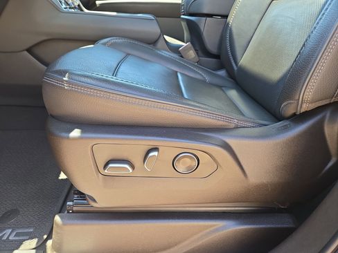 Used 2023 GMC Yukon XL Denali AWD/4WD image 17