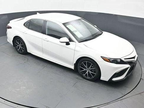 Used 2024 Toyota Camry SE image 45