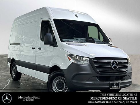 Used 2025 Mercedes-Benz Sprinter 2500 image 1