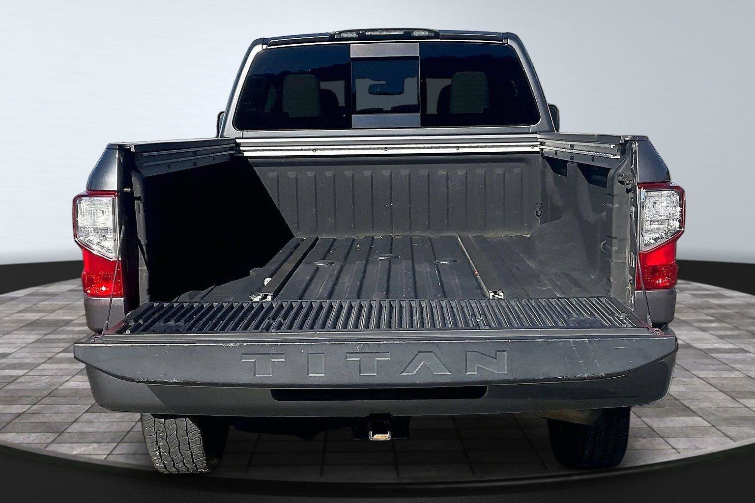 Used 2017 Nissan Titan SV AWD/4WD image 17