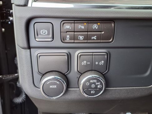 Used 2025 Chevrolet Suburban Premier image 15