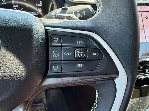 Used 2023 Jeep Grand Cherokee L Limited w/ Luxury Tech Group II AWD/4WD image 22
