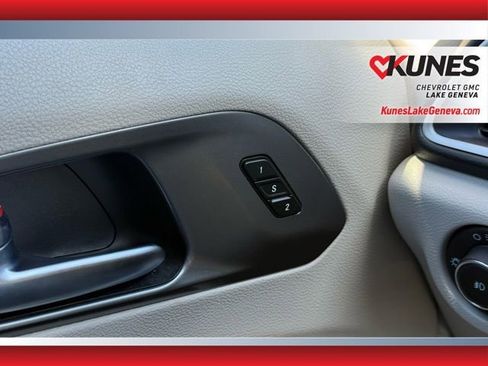 Used 2024 Chrysler Pacifica Touring-L image 25