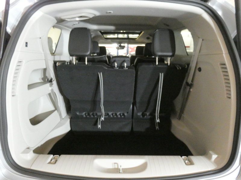 Used 2024 Chrysler Pacifica Limited w/ Trailer Tow Group AWD/4WD image 6