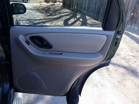 Used 2001 Ford Escape XLT image 24