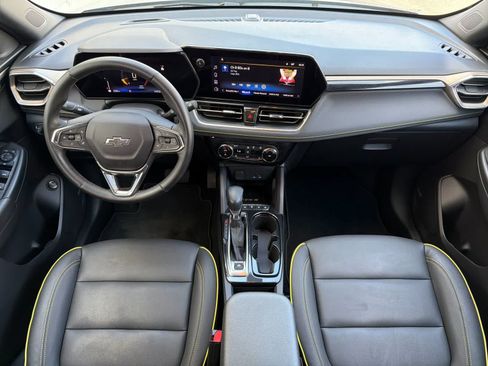 Used 2025 Chevrolet TrailBlazer ACTIV w/ Convenience Package FWD image 3