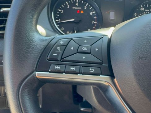 Used 2019 Nissan Rogue S AWD/4WD image 17