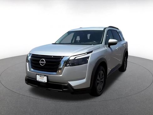 Used 2025 Nissan Pathfinder SV FWD image 5