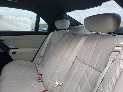 Certified 2023 BMW 760i xDrive w/ Executive Package image 23