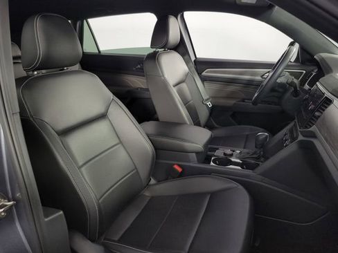 Used 2023 Volkswagen Atlas Cross Sport SE image 11