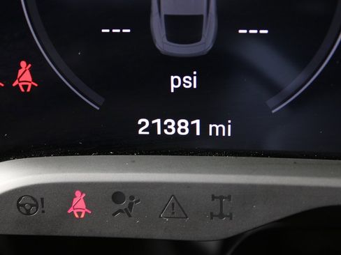 Used 2023 Porsche Taycan 4S image 22