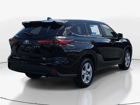 Used 2023 Toyota Highlander L FWD image 6