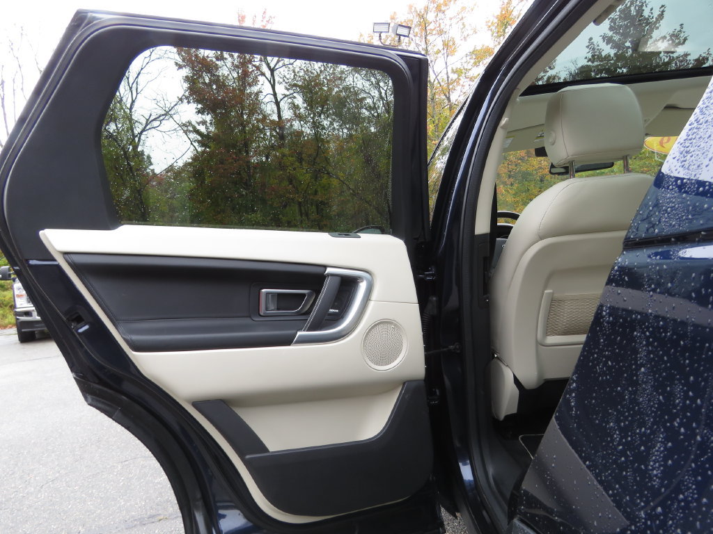 Used 2019 Land Rover Discovery Sport HSE Luxury AWD/4WD image 19