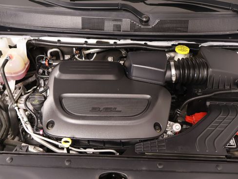 Used 2023 Chrysler Pacifica Touring-L FWD image 20