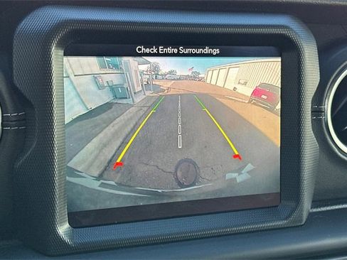 Used 2018 Jeep Wrangler Unlimited Sahara image 23