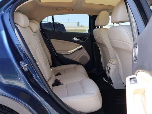 Used 2020 Mercedes-Benz GLA 250 4MATIC image 34