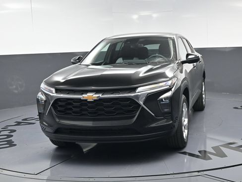 Used 2026 Chevrolet Trax LS w/ LS Convenience Package FWD image 5