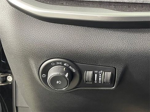 Used 2023 Jeep Compass Latitude w/ Sun and Sound Group image 14