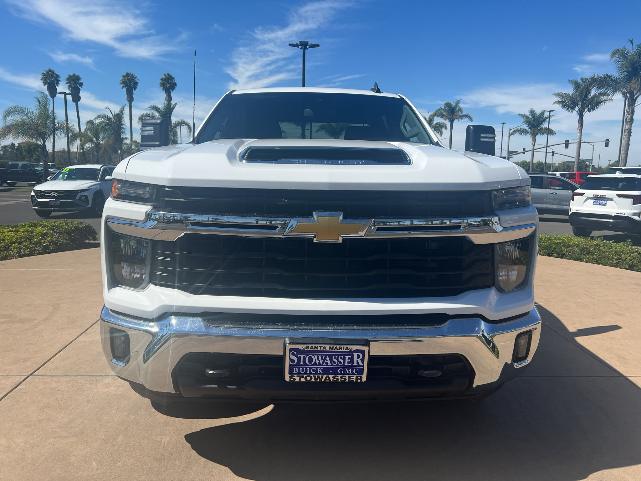 Used 2025 Chevrolet Silverado 2500 LT w/ Convenience Package AWD/4WD image 2