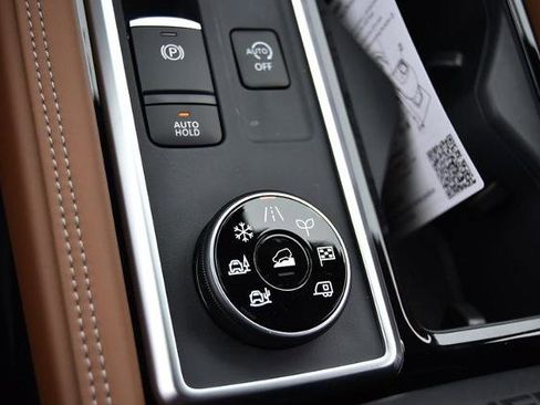 New 2025 Nissan Pathfinder Platinum image 22