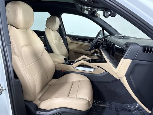 Certified 2026 Porsche Cayenne E-Hybrid AWD/4WD image 23
