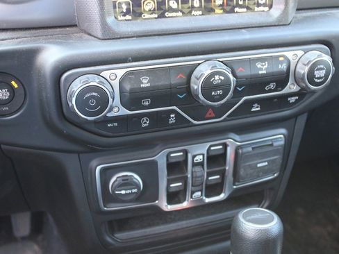 Used 2023 Jeep Gladiator Sport image 22