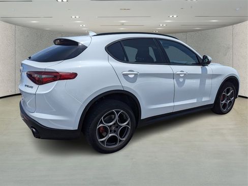 Used 2022 Alfa Romeo Stelvio Sprint image 3