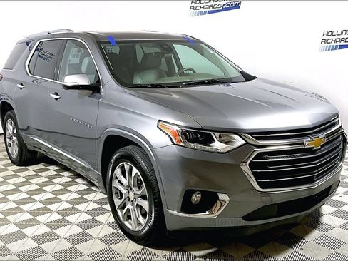 Used 2020 Chevrolet Traverse Premier FWD image 3
