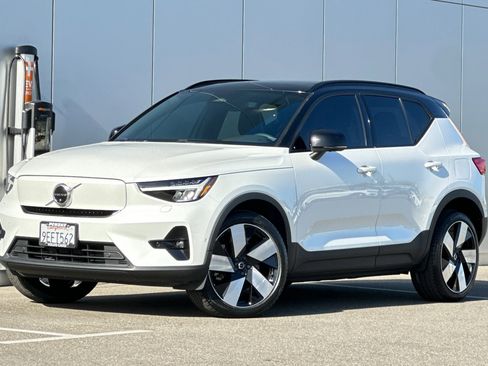 Used 2023 Volvo XC40 Recharge Ultimate image 1