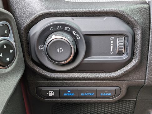 Used 2024 Jeep Wrangler Unlimited AWD/4WD image 22