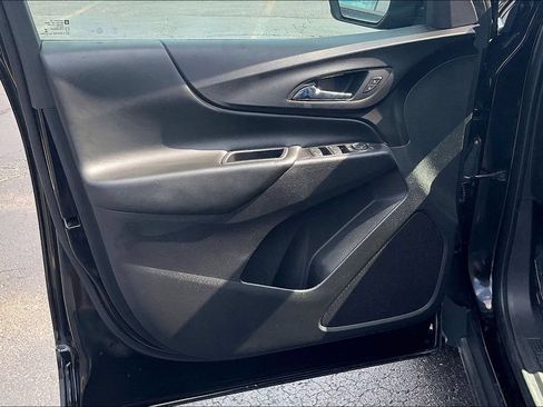 Used 2018 Chevrolet Equinox LT FWD image 22