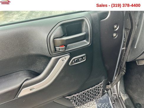 Used 2018 Jeep Wrangler Unlimited Sahara AWD/4WD image 11
