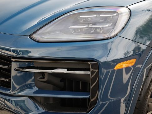 New 2025 Porsche Cayenne Coupe image 18