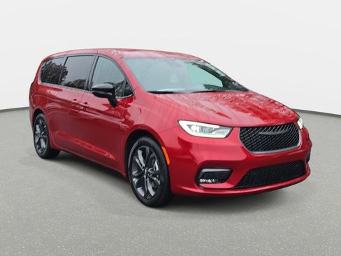 New 2026 Chrysler Pacifica Select FWD image 3